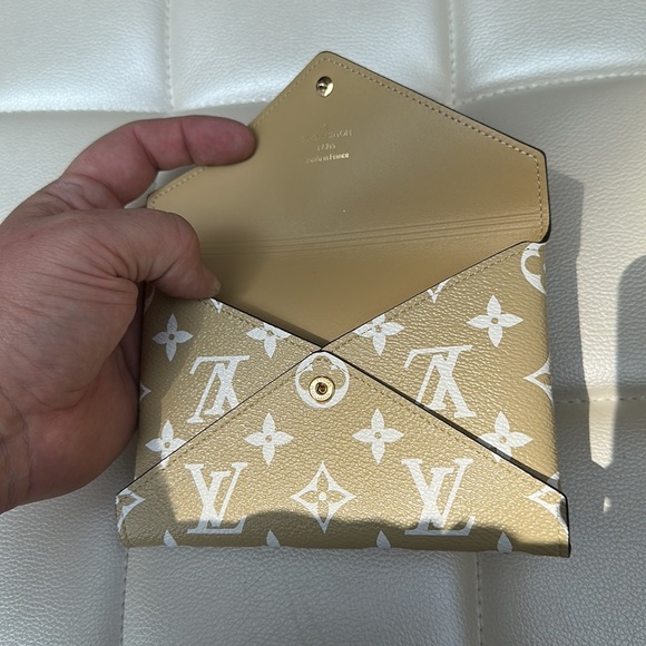 Louis Vuitton monogram kirigami mm cream & white monogram - Picture 6 of 10